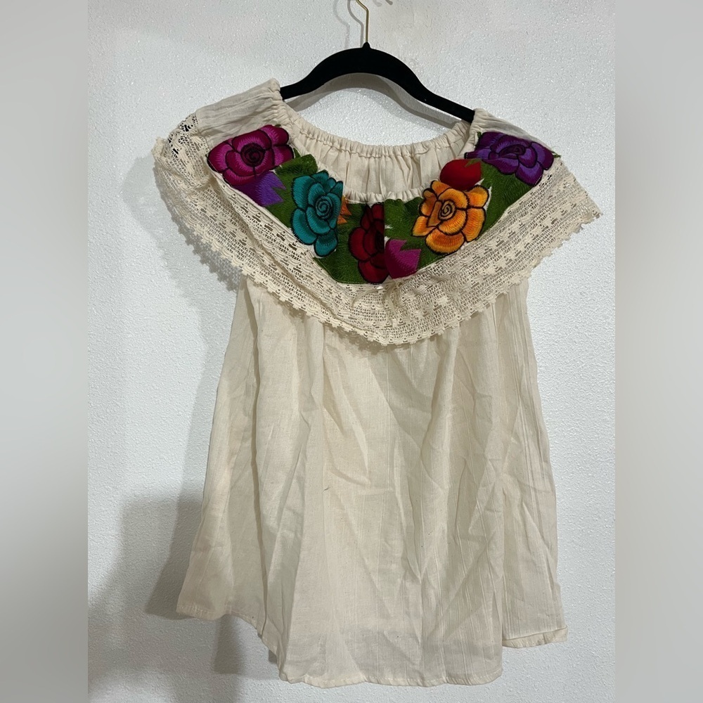 Unbranded of the shoulders tribal, ethnic, embroidered top Sz L 100% cotton NWOT